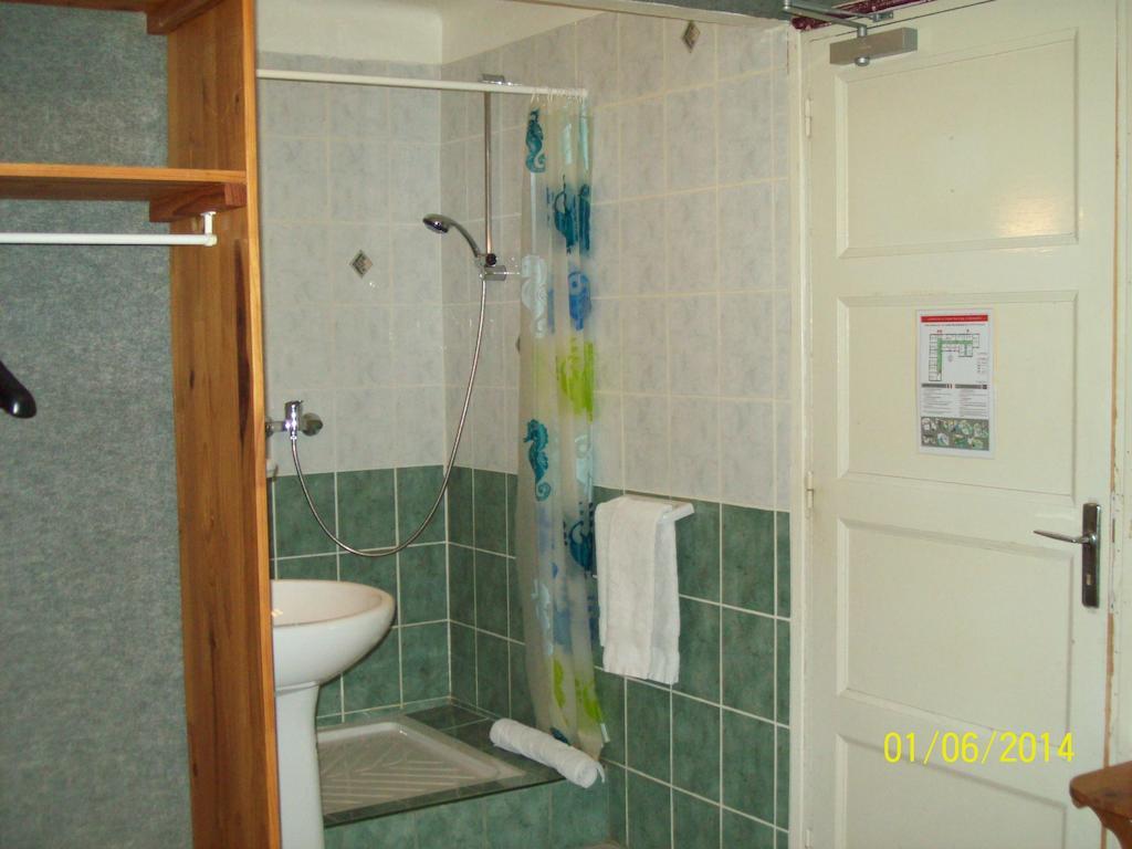 Hotel Le Relais Des Blaches Pierrelatte Zimmer foto
