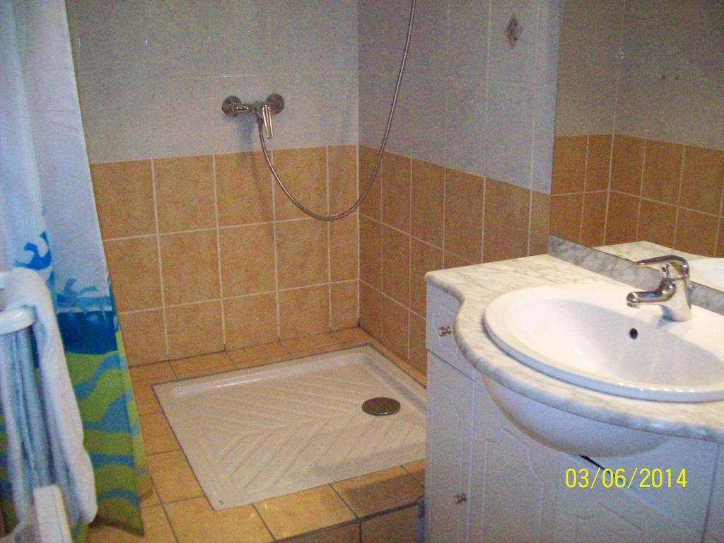 Hotel Le Relais Des Blaches Pierrelatte Zimmer foto