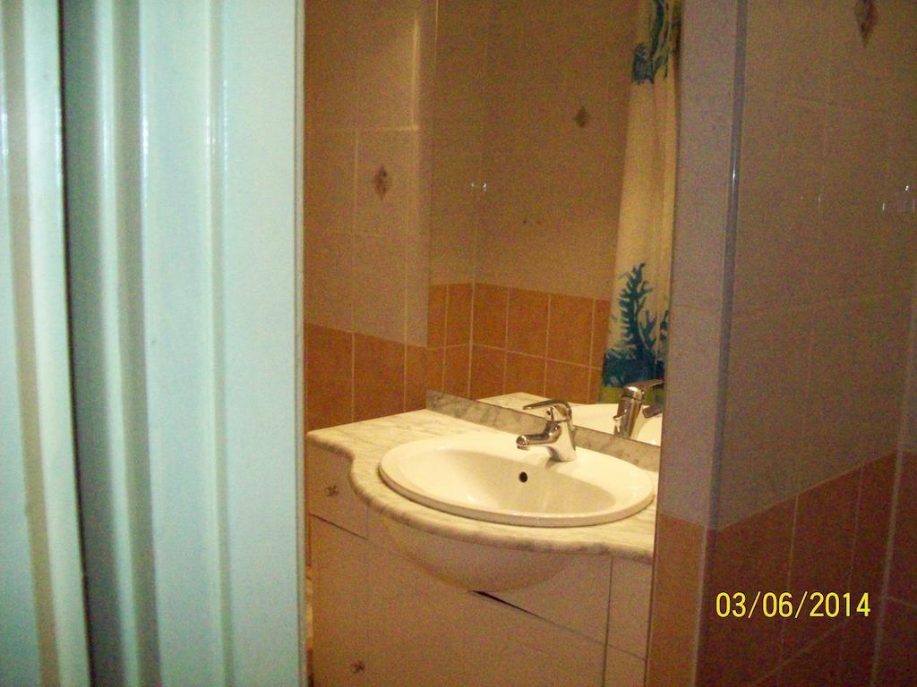 Hotel Le Relais Des Blaches Pierrelatte Zimmer foto